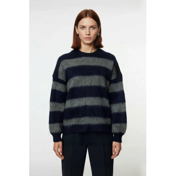 Kadın Oversize Rahat Bisiklet Yaka Çizgili Triko Kazak Kış Sezonu İçin İdeal Düşük Kol Tasarımı