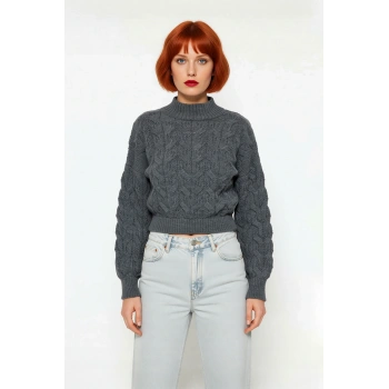 Kadın Oversize Saç Örgü Dik Yaka Triko Crop Kazak Kış Günleri İçin Konforlu Ve Şık Tasarım