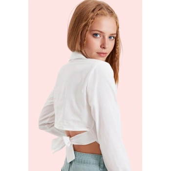 Kadın Pamuklu Fitted Gömlek Sırt Detaylı Dokuma Basic Günlük Hafta Sonu Yaz Aylarının Vazgeçilmezi