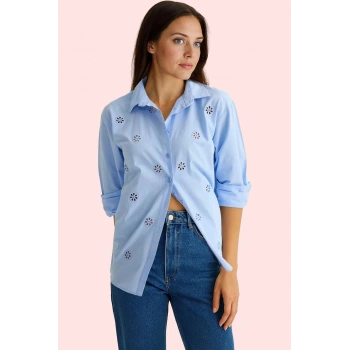 Kadın Pamuklu Gömlek Önden Nakış Detaylı Uzun Kollu Günlük Stil Yaz Aylarının Vazgeçilmezi