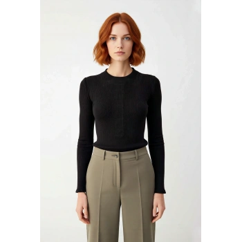 Kadın Polo Yaka Fitted Triko Kazak Uzun Kollu Şık ve Modern Tasarımıyla Günlük Kombinler İçin İdeal