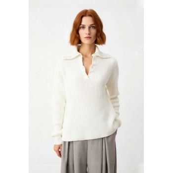 Kadın Regular Fit Devrik Yaka Taş Detaylı Düşük Kollu Triko Kazak Kışlık Şıklığın Vazgeçilmezi