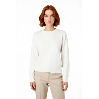 Kadın Regular Fit Düz Bisiklet Yaka Ekru Triko Kazak Kış Günleri İçin Konforlu ve Şık Bir Tercih