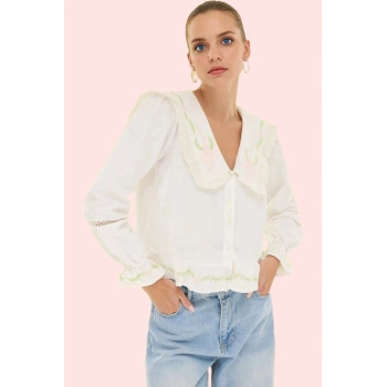 Kadın Regular Gömlek V Yaka Balon Kol Nakışlı İşlemeli Günlük Şık Yaz Aylarının Vazgeçilmezi