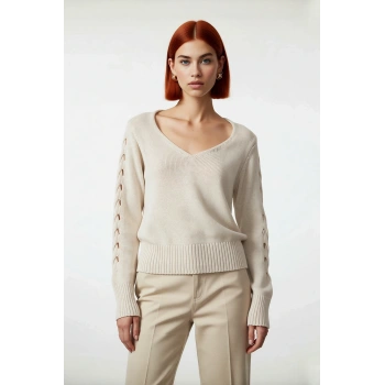 Kadın Regular Kalıp Ajurlu Uzun Kol V Yaka Triko Kazak Basic Siluet Günlük Şıklık İçin İdeal Seçim.