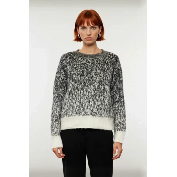 Kadın Regular Kalıp Bisiklet Yaka Taşlı Desenli Kalın Triko Kazak Kış ve Sonbahar Şıklığına Uyumlu