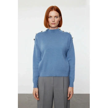 Kadın Regular Kalıp Düğme Detaylı Triko Kazak Kış Mevsimi İçin Şık Ve Konforlu Basic Tasarım