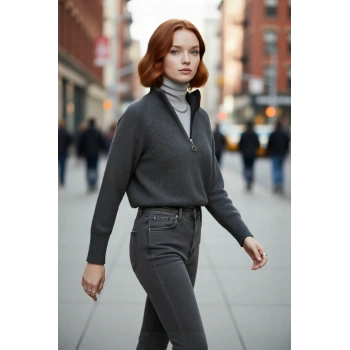 Kadın Regular Kalıp Selanik Örgü Fermuarlı Dik Yaka Crop Triko Kazak Soğuk Havaların Şık Seçimi