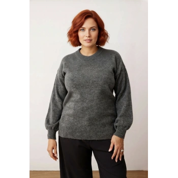 Kadın Regular Kalıp Taş Detaylı Polo Yaka Triko Kazak Düşük Kol Tasarımıyla Kış Şıklığı Sunar