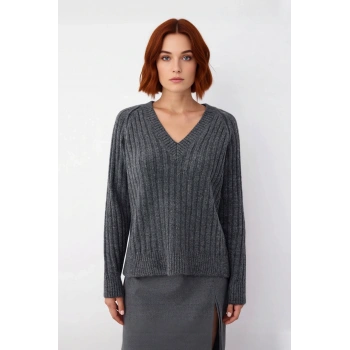 Kadın Regular Kalıp V Yaka Fitilli Reglan Kol Triko Kazak Kış Aylarında Modern ve Rahat Giyim