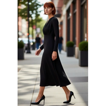 Kadın Şık Örme Siyah Maxi Elbise Derin V Yaka Agrafe Detayı İle Özel Günlerin Yıldızı Olun