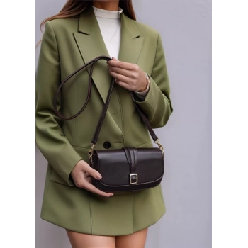 Kadın Şık Tokalı Çapraz Askılı Suni Deri Çanta Günlük Taşıma İçin Rahat Ve Şık Trend Tasarım