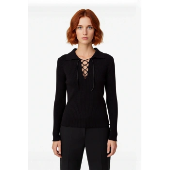 Kadın Siyah Fitted Kalıp Polo Yaka Bağlamalı Fitilli Triko Kazak Modern Şıklığı Tarzınıza Katın