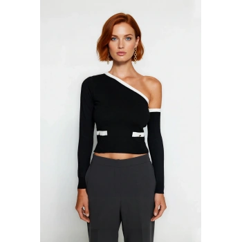 Kadın Siyah Renk Bloklu Asimetrik Yaka Fitted Crop Uzun Kol İnce Triko Kazak İlkbahar Sonbahar