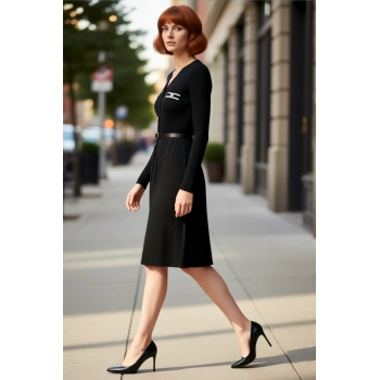 Kadın Siyah V Yaka Triko Elbise Düğme Detaylı Kemerli Midi Boy Şık ve Rahat Kışlık Tasarım