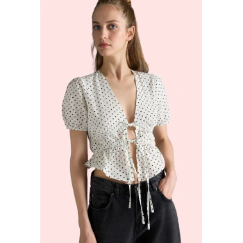 Kadın Terrycotton Pamuklu Puantiyeli V Yaka Bluz Kısa Kol Yazlık Yaz Aylarının Vazgeçilmezi