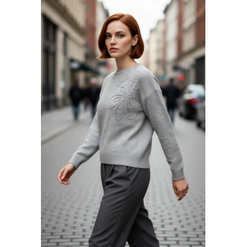 Kadın Triko Kazak Bisiklet Yaka Nakışlı Çiçek Tasarımı Regular Kalıp Kış Konforu Kaliteli Şık