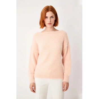 Kadın Tüylü Dokulu Kayık Yaka Kalın Triko Kazak Regular Kalıp Uzun Kollu Kışlık Şık Tasarım