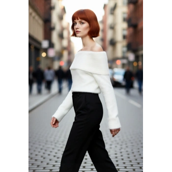 Kadın Tüylü Dokusuyla Ekstra Yumuşak Carmen Yaka Crop Triko Kazak Kış Kombinleri İçin İdeal