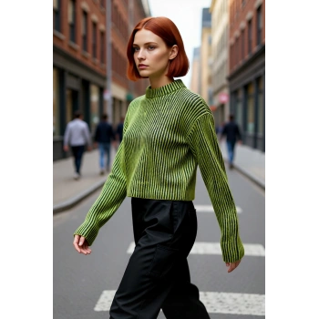 Kadın Uzun Kol Dik Yaka Çizgili Crop Triko Kazak Sonbahar Kış İçin Rahat Şık Giyim Kaliteli