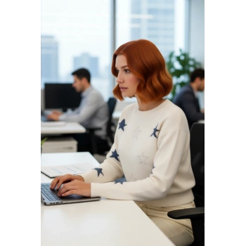 Kadın Uzun Kollu Regular Kalıp Yılbaşı Desenli Crop Triko Kazak Bisiklet Yaka Kış Şıklığı Kaliteli