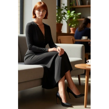 Kadın Uzun Kollu Siyah Elbise Derin V Yaka Kesimi Ve Agrafe Detayı İle Etkileyici Şıklık Kaliteli
