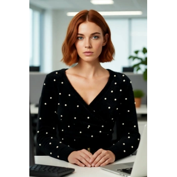 Kadın V Yaka Siyah Tüylü İşlemeli İnci Detaylı Kruvaze Kesim Super Crop Triko Kazak Kış Şıklığı