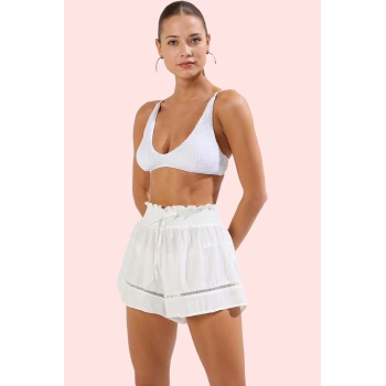 Kadın Yazlık Şort Renk Fırfırlı Detay Straight Kalıp Rahat ve Şık Plaj Kombinleri İçin Hafta Sonu