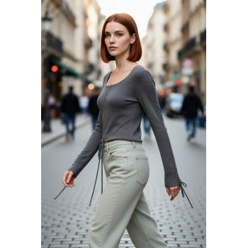 Kadın Yuvarlak Yaka Antrasit Triko Kazak Modern Tasarım Bağcık Detayı ile Şıklık Sunar Kaliteli