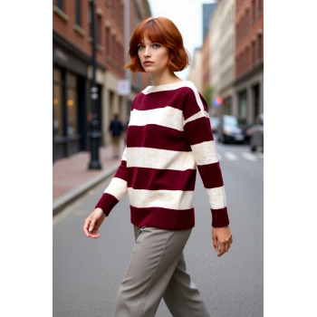 Kadınlar İçin Konforlu Oversize Kayık Yaka Çizgili Triko Kazak Kış Mevsimi Şıklığını Tamamlıyor.