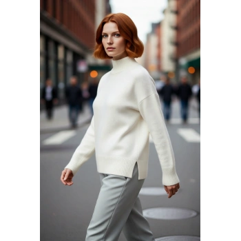 Kadınlara Özel Oversize Kesim Yünlü Dik Yaka Kazak Soğuk Günler İçin İdeal Günlük Konfor Kaliteli