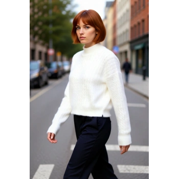 Kadınların Kış Şıklığı İçin Ekru Dik Yaka Crop Triko Kazak Saç Örgülü Rahat Kalıp Düşük Kollu Model