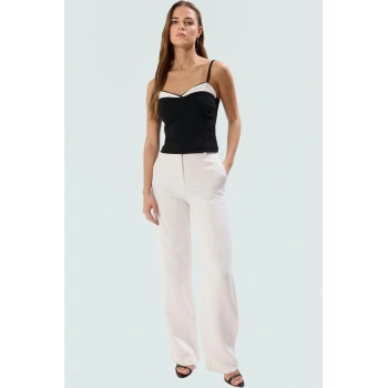 Kare Yaka Dantelli Detaylı Fitted Örme Bluz Yazlık Kaliteli İşçilik Rahat Ve Şık Özel Tasarım