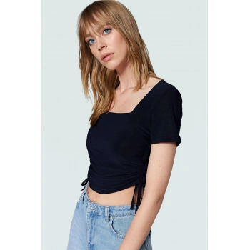 Kısa Bluz Polyester Elastan Karışımı Kare Yaka Büzgü Detay Dayanıklı Malzeme