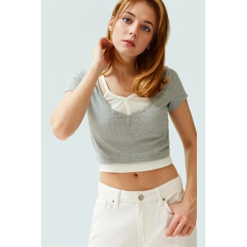 Kısa Kollu Bluz Vücudu Saran Örme Polyester Yazlık Profesyonel Görünüm Kaliteli İşçilik