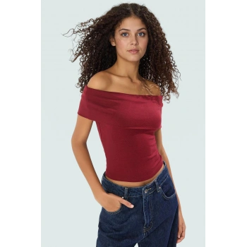 Kısa Kollu Fitted Bluz Carmen Yaka Viskoz Ribana Kumaş Günlük Kullanım İçin Konforlu Kesim