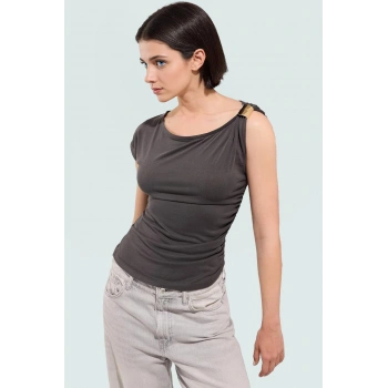 Modal Kumaştan Şık ve Rahat Uzun Bluz Asimetrik Yaka Tasarım Seçkin Malzeme Modern Stil