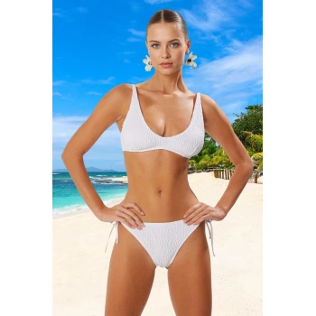 Modern Üçgen Bikini Takımı Ergonomik Kesim Yaz Koleksiyonu Özel Tasarım