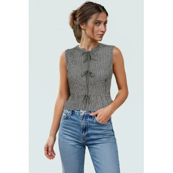 Nefes Alan Dokuma Kumaştan Ekose Bluz Bisiklet Yaka Kolsuz Regular Kalıp Trend Tasarım