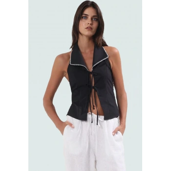 Nefes Alan Pamuklu Polyester Bluz Bağcıklı Detaylı Regular Kalıp Seçkin Malzeme Şık Görünüm