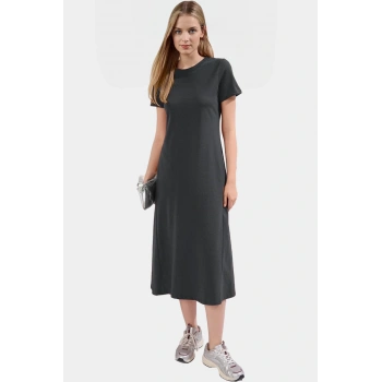 Nefes Alan Pamuklu T shirt Elbise Midi Boy Cep Detaylı Modern Stil Zarifane Tasarım