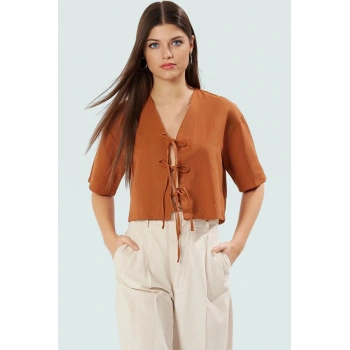 Önden Bağcıklı Crop Bluz V Yaka Dokuma Terrycotton Kumaş Rahat Günlük Trend Tasarım