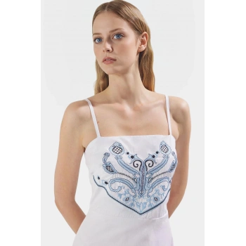 Pamuk Poplin Dokuma A line Midi Elbise Nakış Detayı ile Şıklık Özenle Seçilmiş Konforlu Kesim