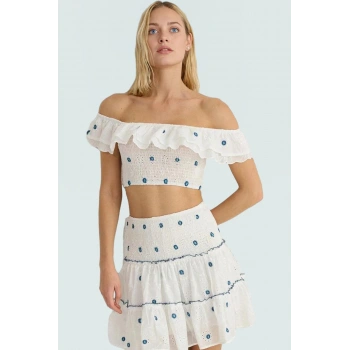 Pamuklu Brode Dokuma Bluz Carmen Yaka Kolsuz Crop Fitted Rahat Kullanım Trend Tasarım