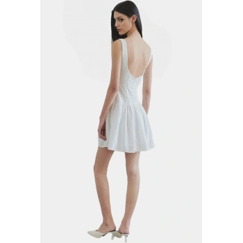 Pamuklu Brode Mini Elbise Skater Kalıp Kayık Yaka Astarlı Özel Tasarım Profesyonel Görünüm