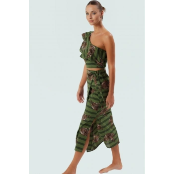 Pamuklu Leopar Desenli Plaj Takımı Asimetrik Yaka ve Uzun Etek Günlük Kullanım İçin Özel Tasarım