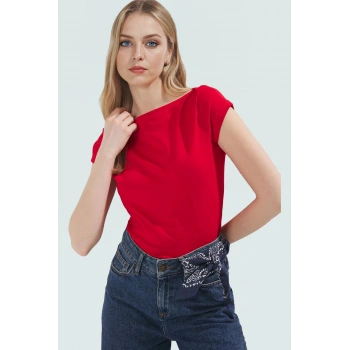 Pamuklu Likralı Bluz Fitted Kalıp Kayık Yaka Yaz Koleksiyonu Profesyonel Görünüm