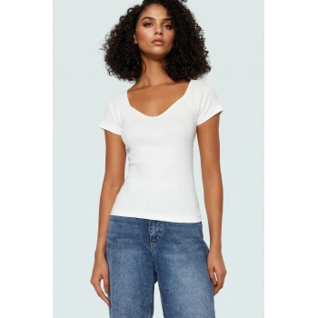 Pamuklu Örme Bluz Rahat Şık ve Vücuda Tam Oturan Görünüm