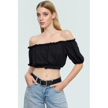 Rahat Crop Bluz Örme Polyester Kumaş Carmen Yaka Zarifane Tasarım Kullanım Ve Şık