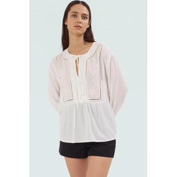 Rahat Kesim Uzun Kollu Bluz Viskon Crinkle Dokuma Nakış Detaylı Şık Görünüm Modern Stil